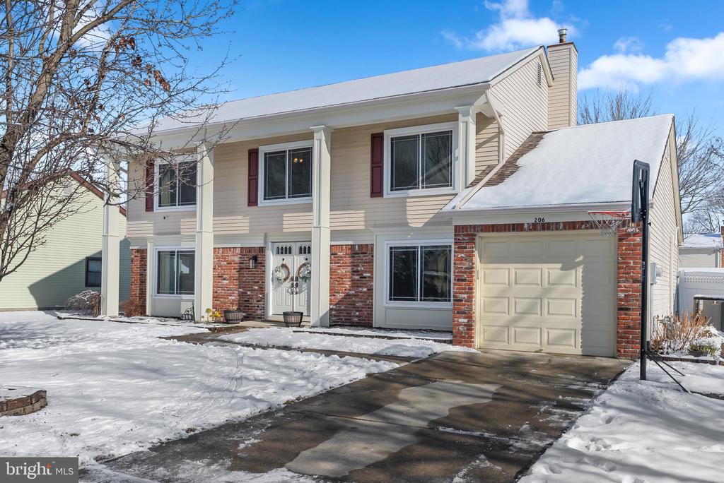 206 MEADOW DRIVE