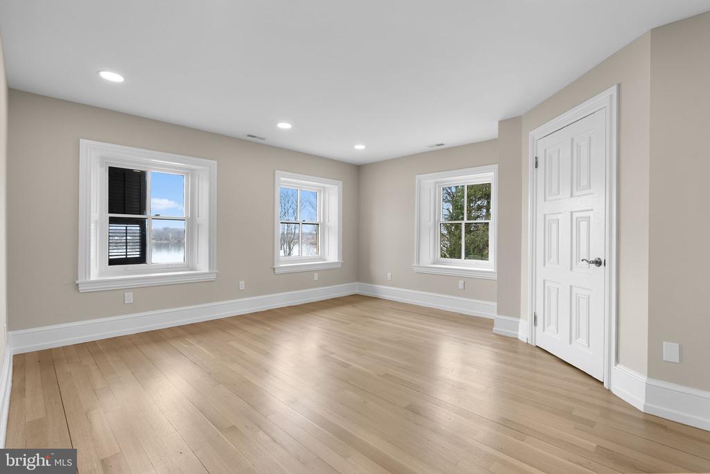 231 WOODLANE ROAD