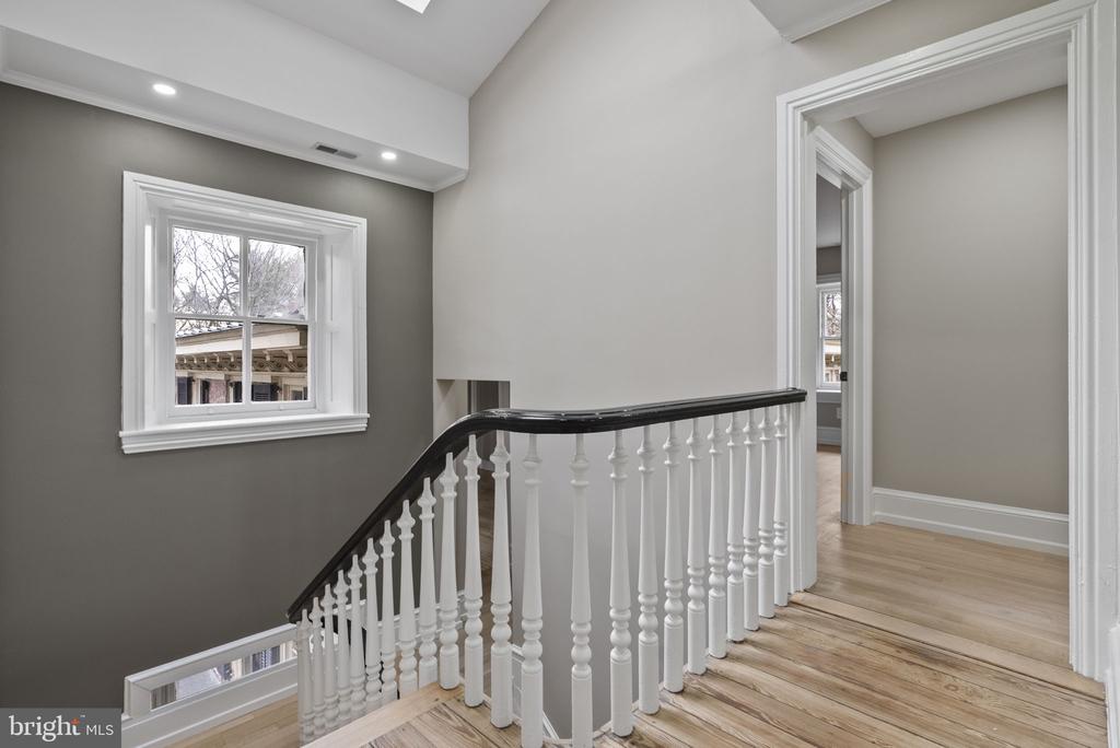 231 WOODLANE ROAD