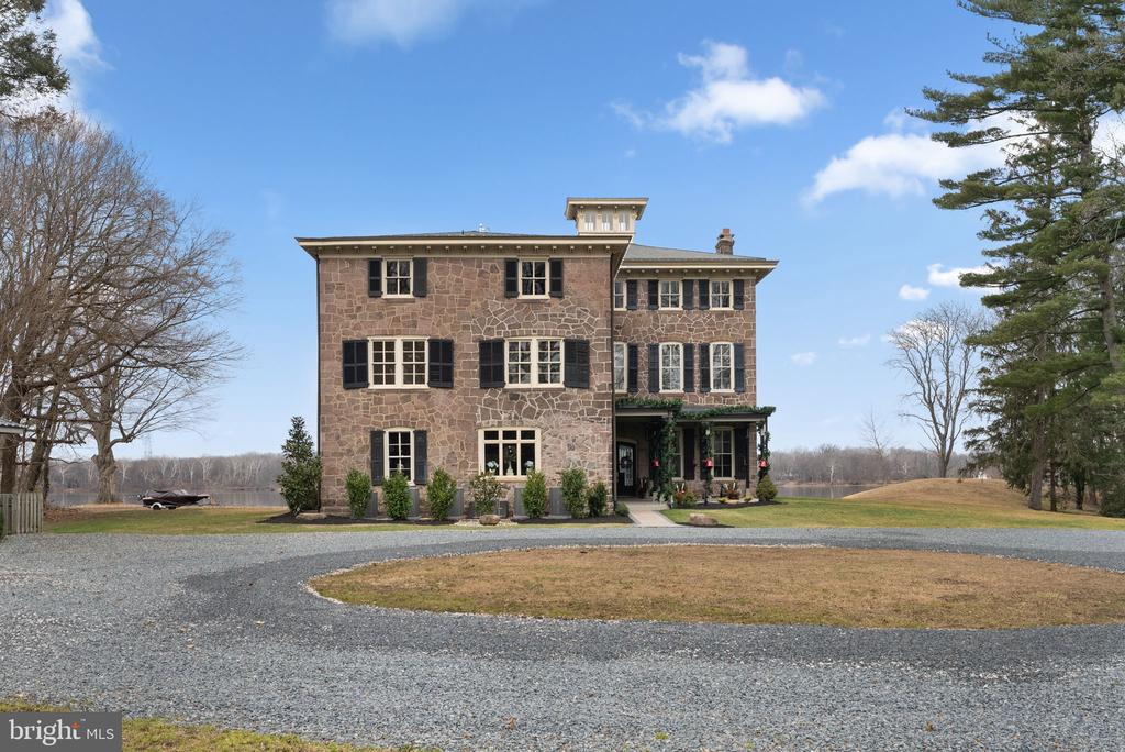 231 WOODLANE ROAD