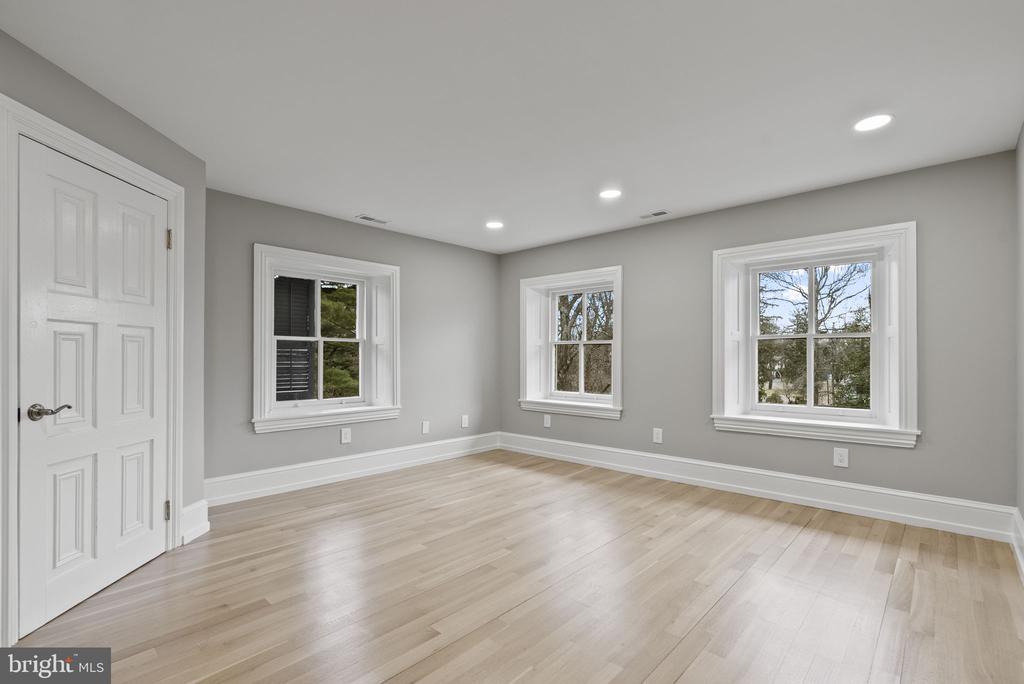 231 WOODLANE ROAD