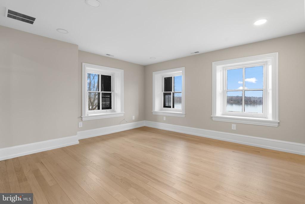 231 WOODLANE ROAD