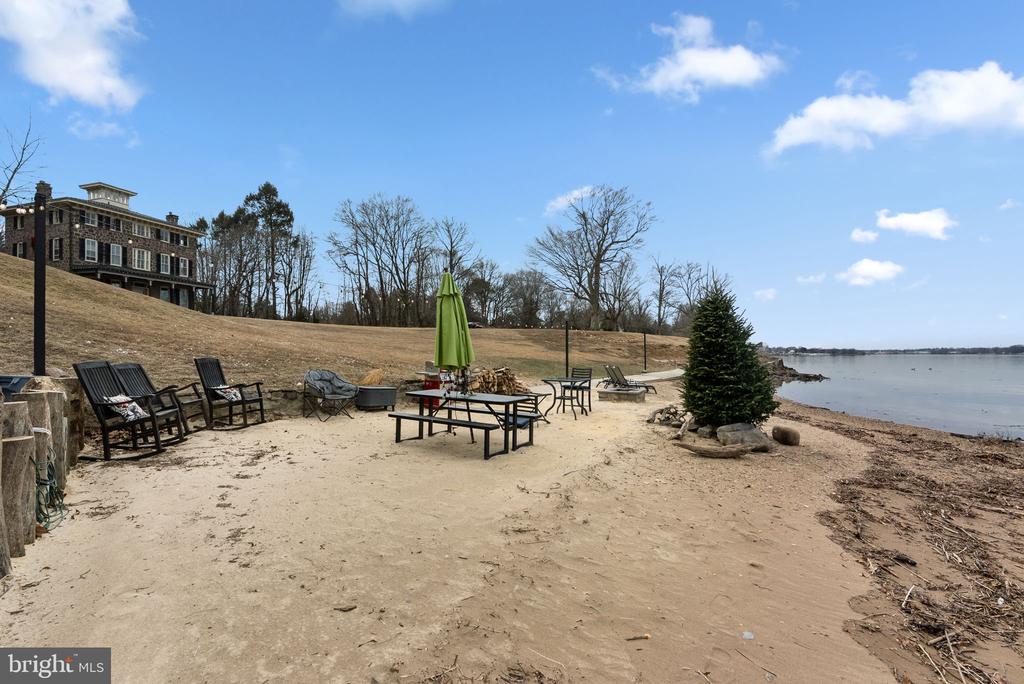 231 WOODLANE ROAD