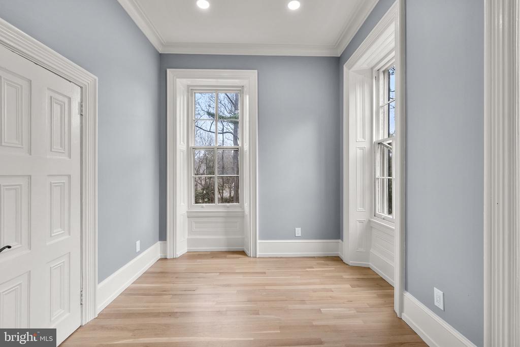 231 WOODLANE ROAD