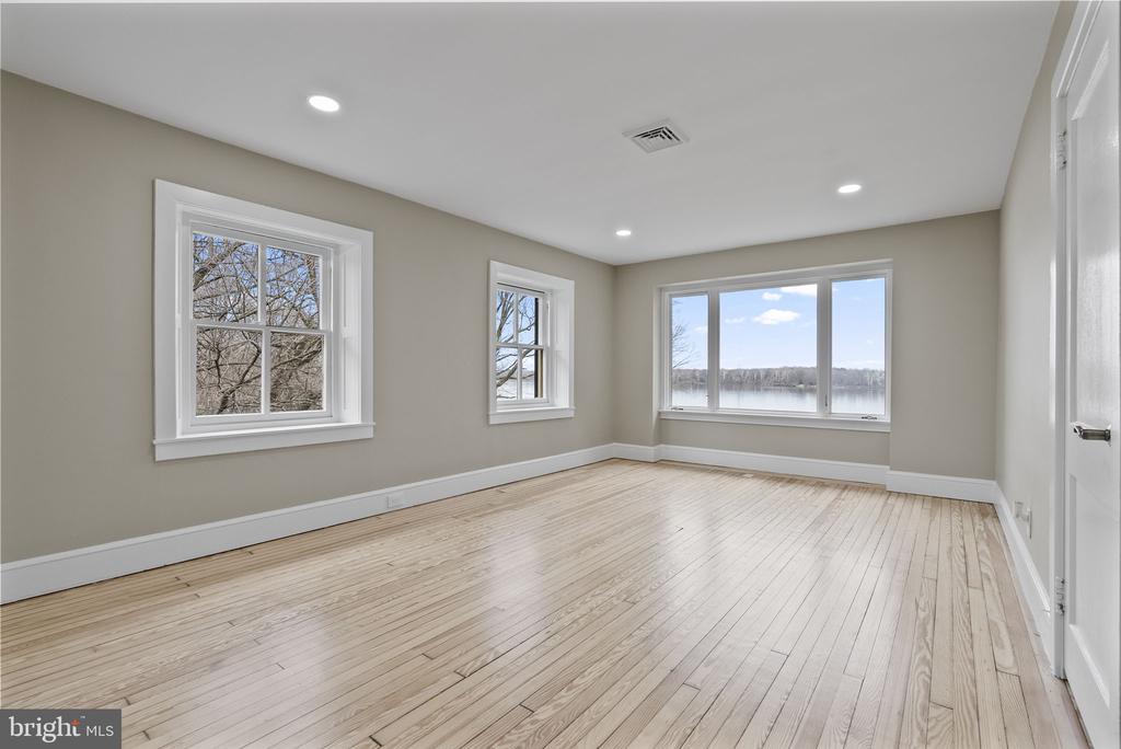 231 WOODLANE ROAD