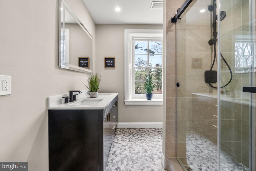 231 WOODLANE ROAD