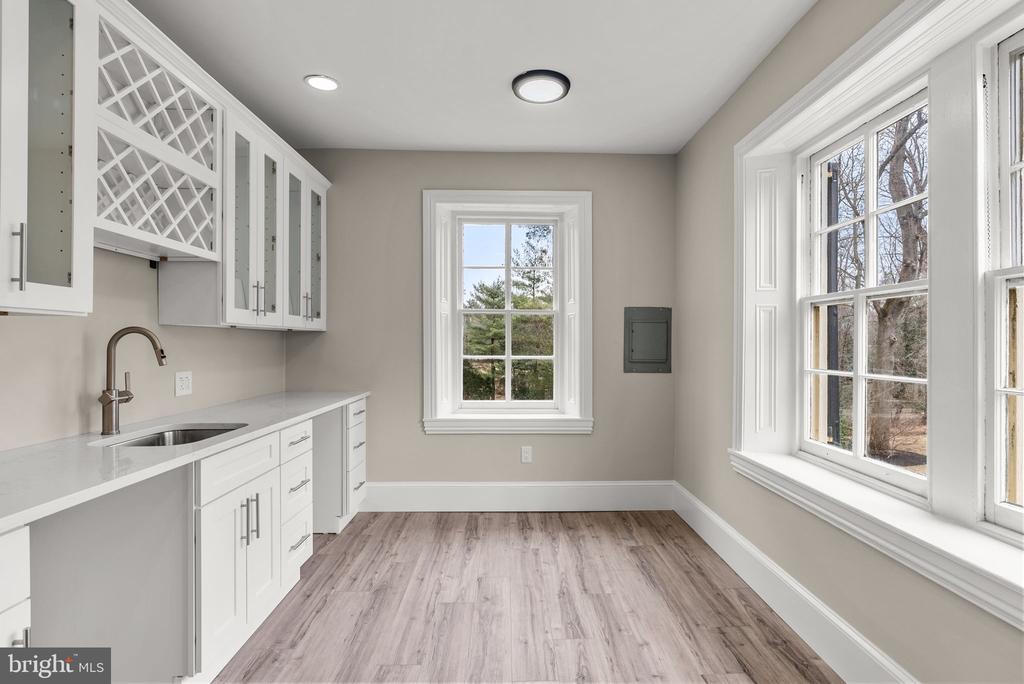 231 WOODLANE ROAD