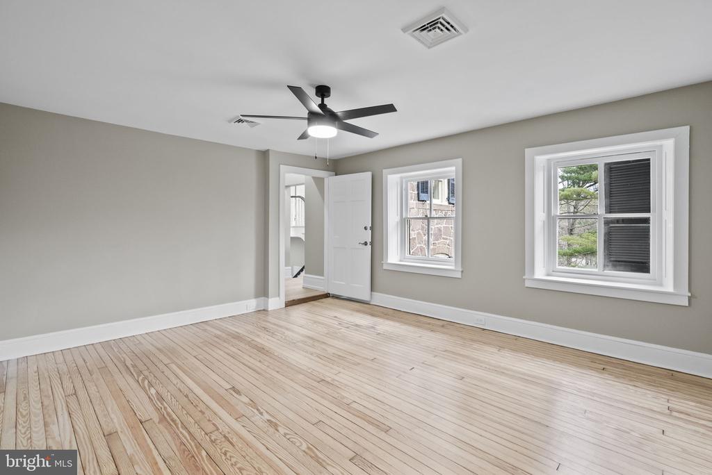 231 WOODLANE ROAD