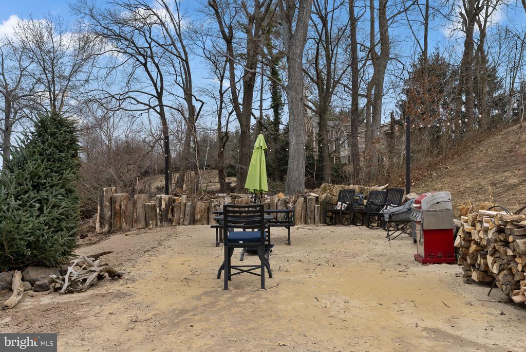 231 WOODLANE ROAD
