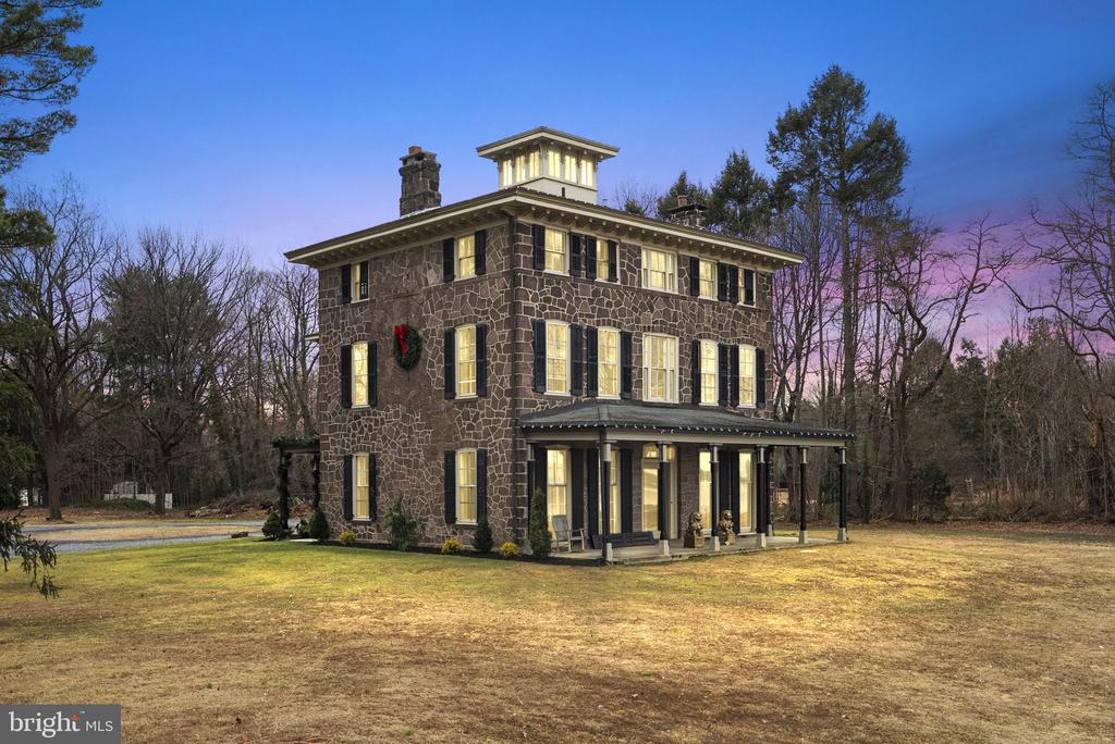 231 WOODLANE ROAD