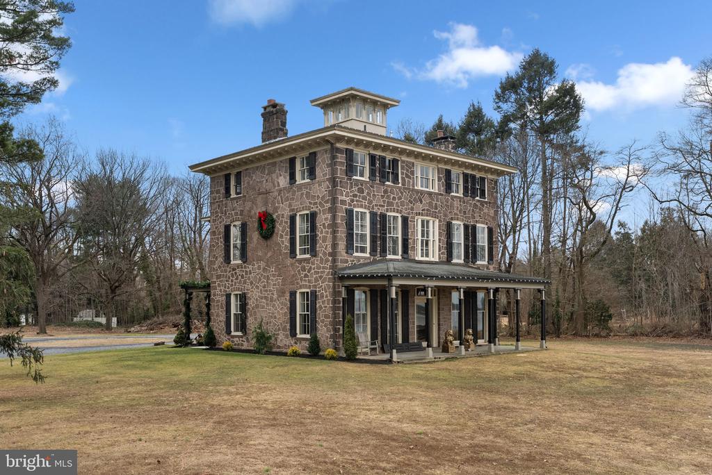 231 WOODLANE ROAD