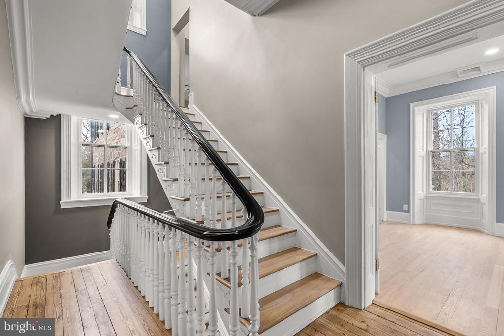 231 WOODLANE ROAD