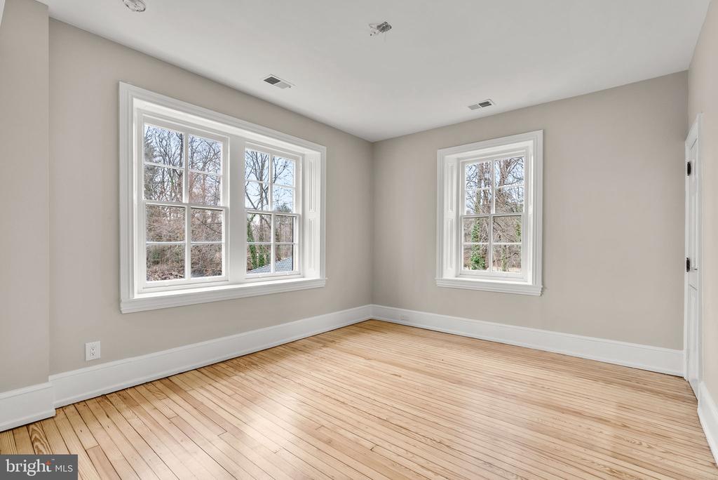 231 WOODLANE ROAD