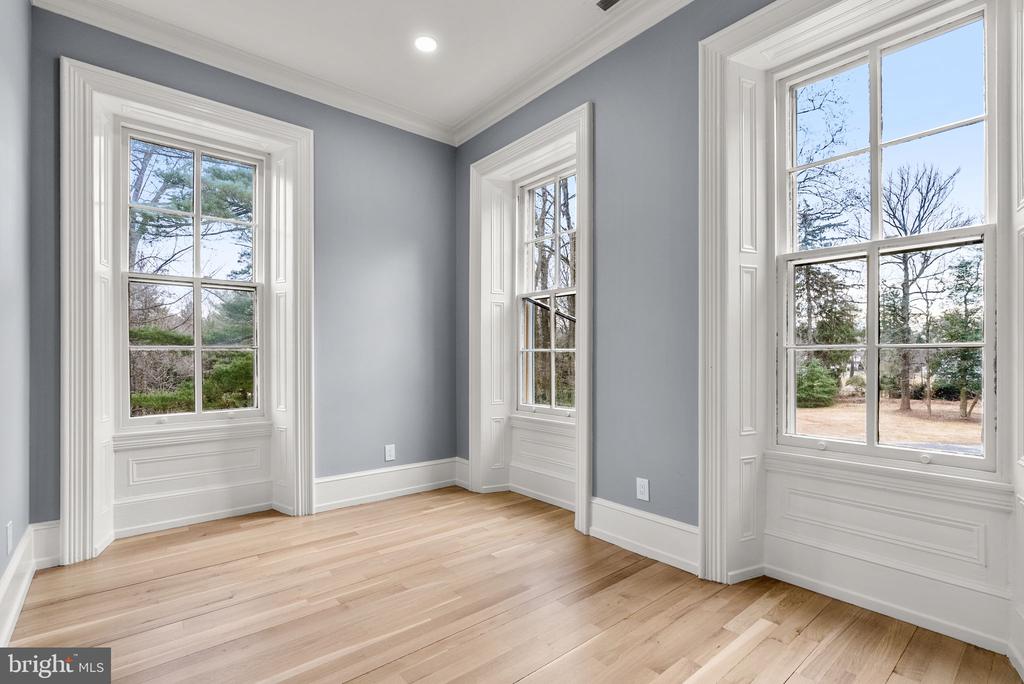 231 WOODLANE ROAD