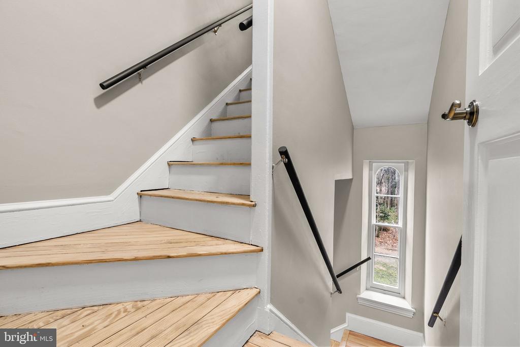 231 WOODLANE ROAD