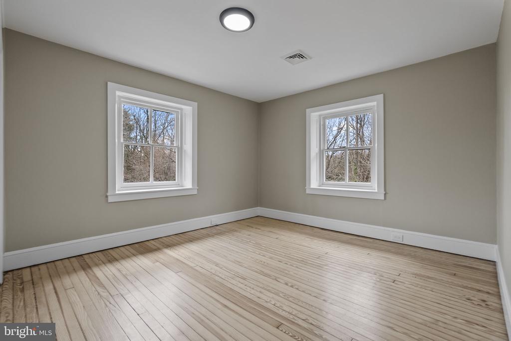 231 WOODLANE ROAD