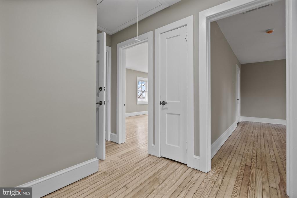 231 WOODLANE ROAD