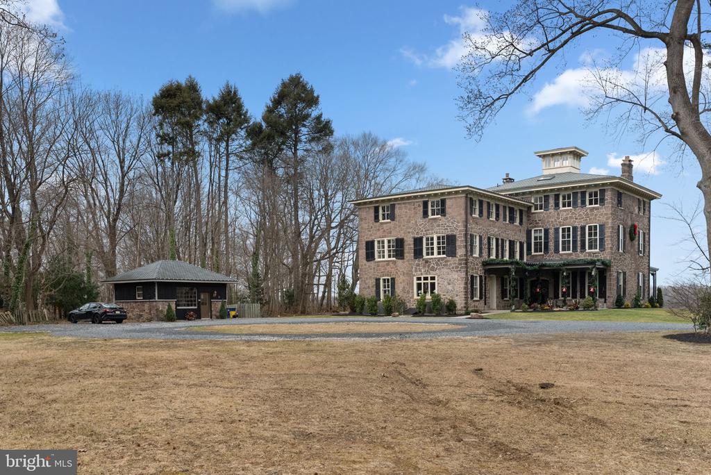 231 WOODLANE ROAD