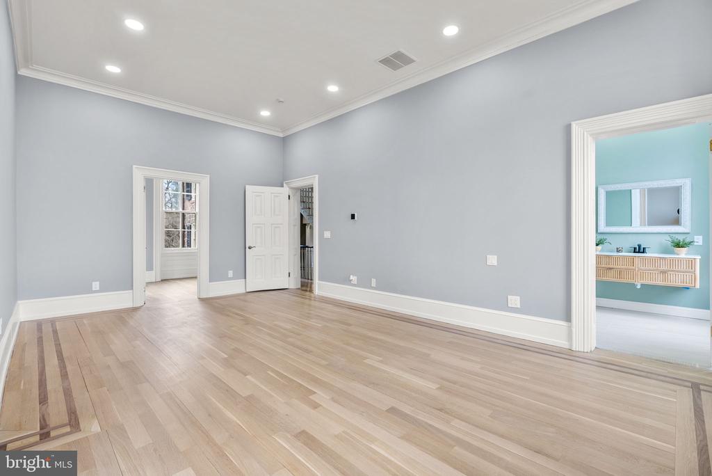 231 WOODLANE ROAD