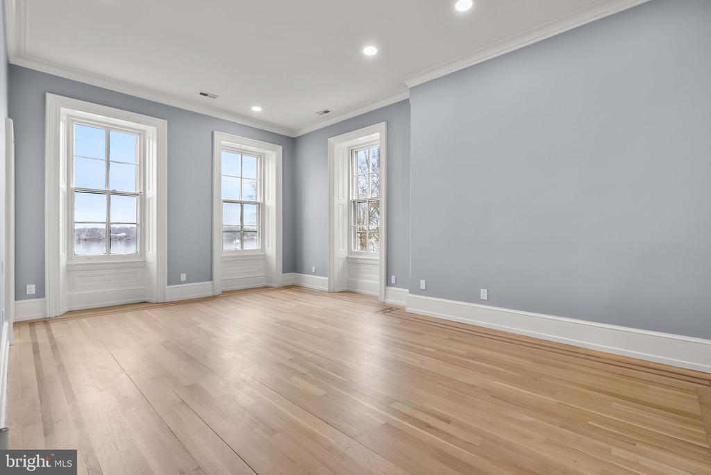 231 WOODLANE ROAD