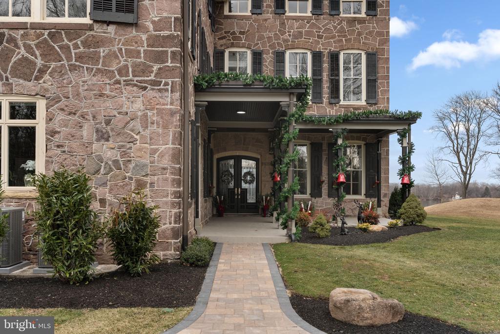 231 WOODLANE ROAD