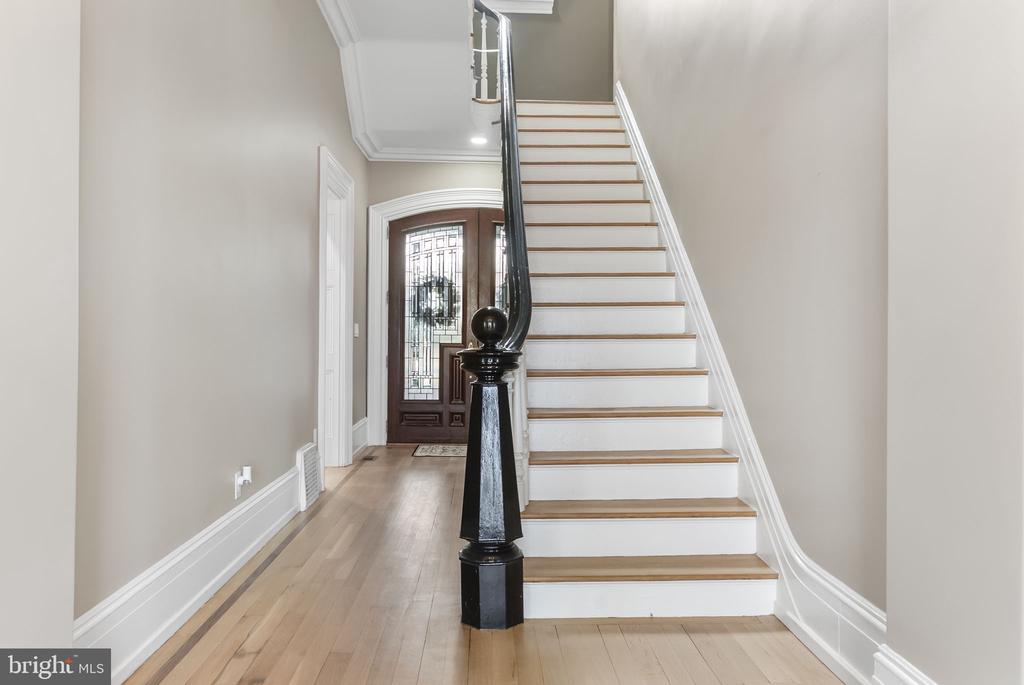 231 WOODLANE ROAD