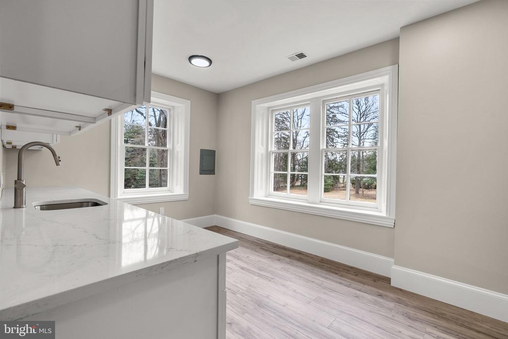 231 WOODLANE ROAD