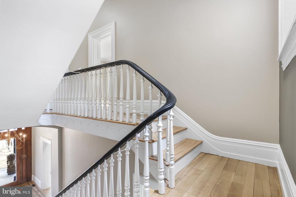 231 WOODLANE ROAD