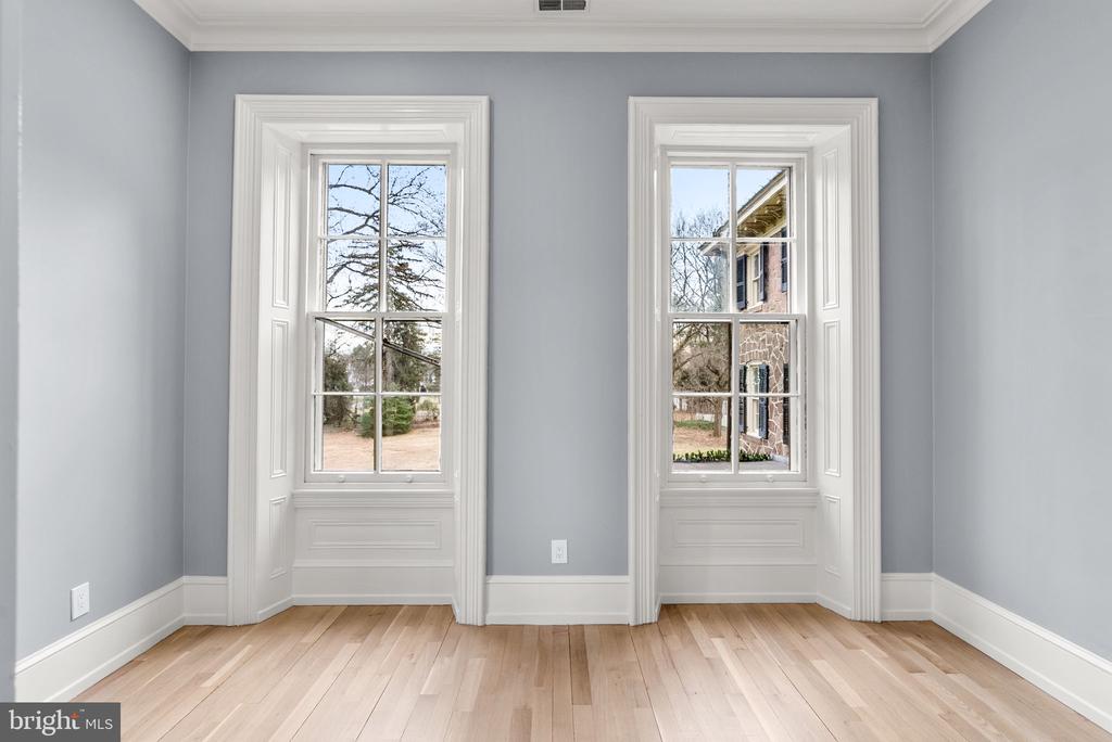 231 WOODLANE ROAD