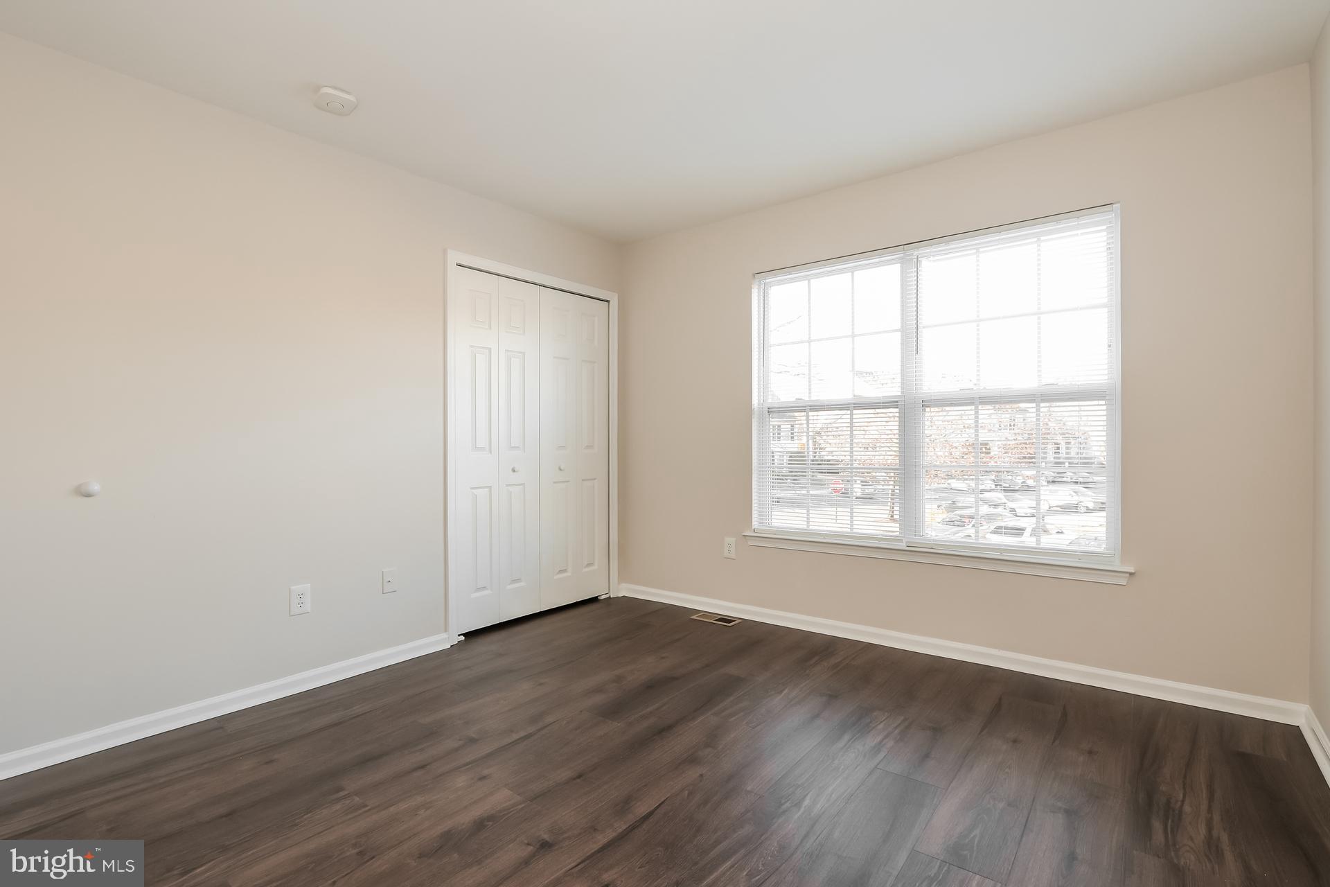 4204 BUXMONT