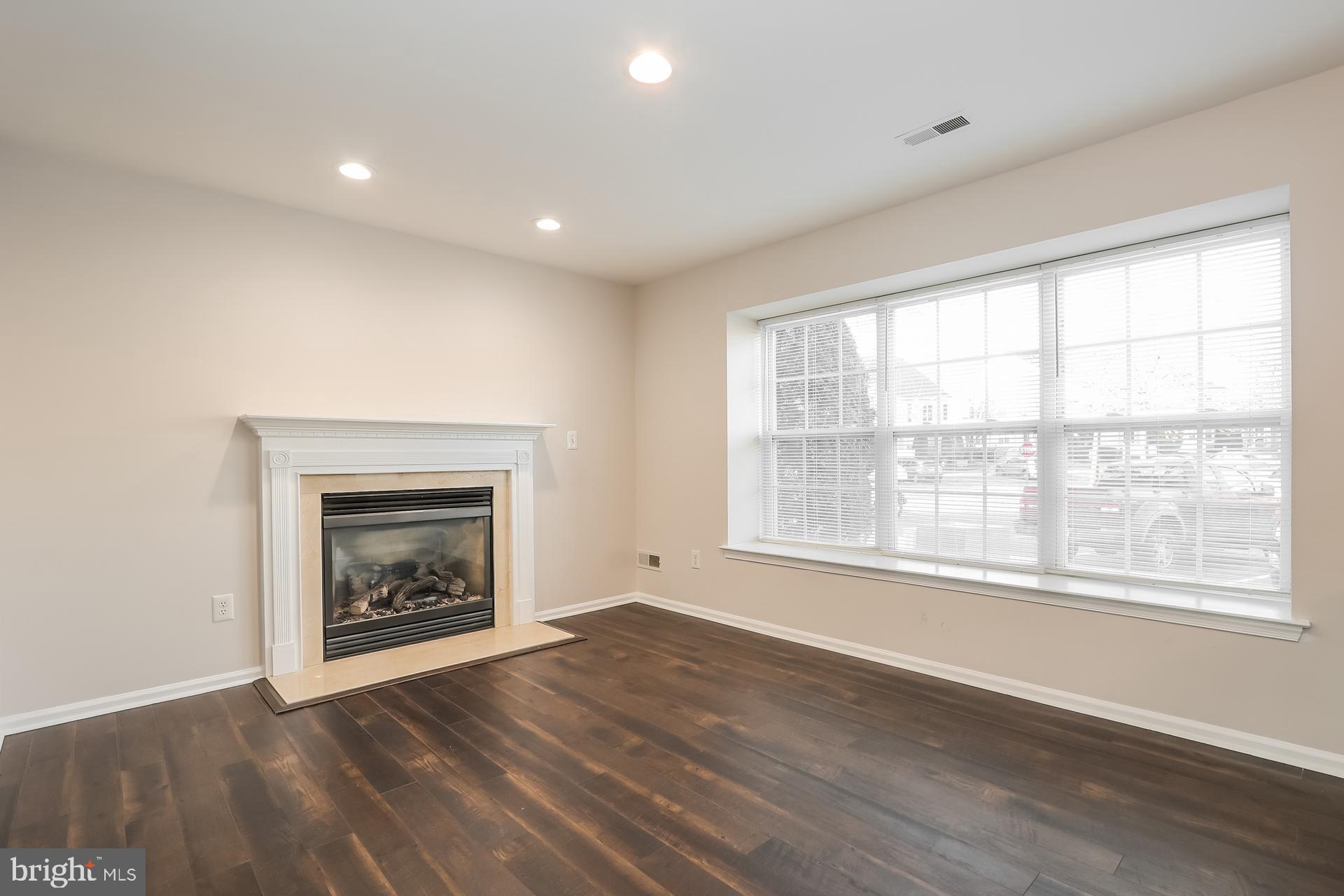4204 BUXMONT