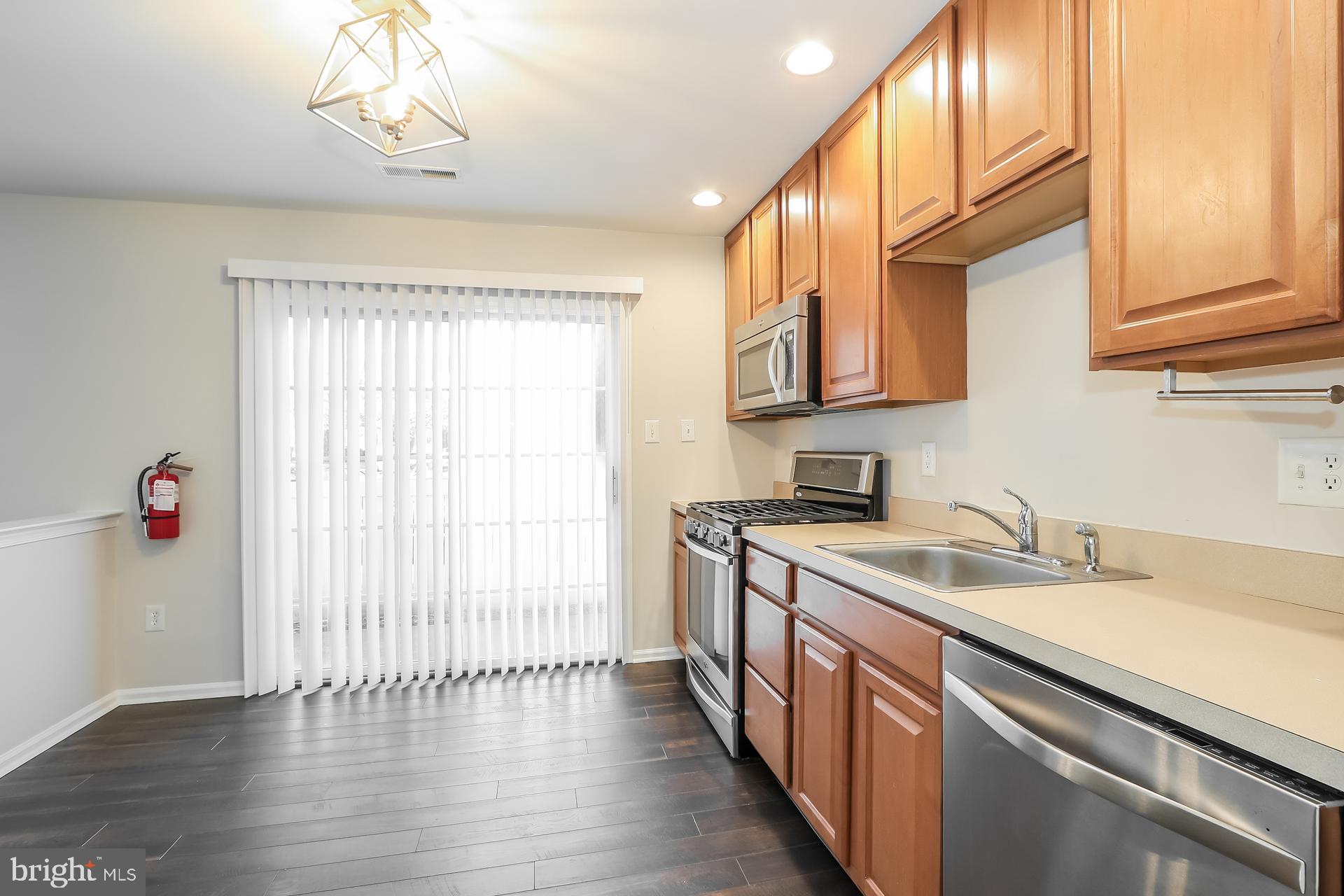 4204 BUXMONT