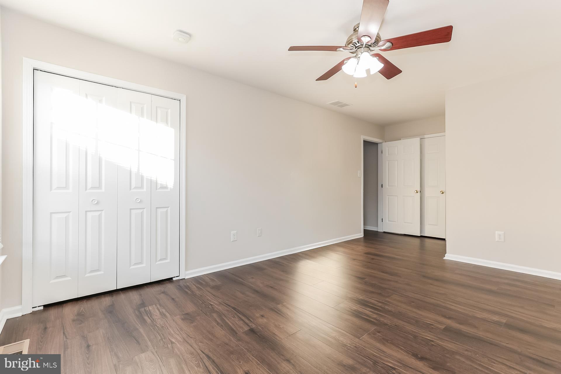 4204 BUXMONT