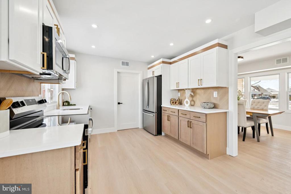 61 BABBITT LANE