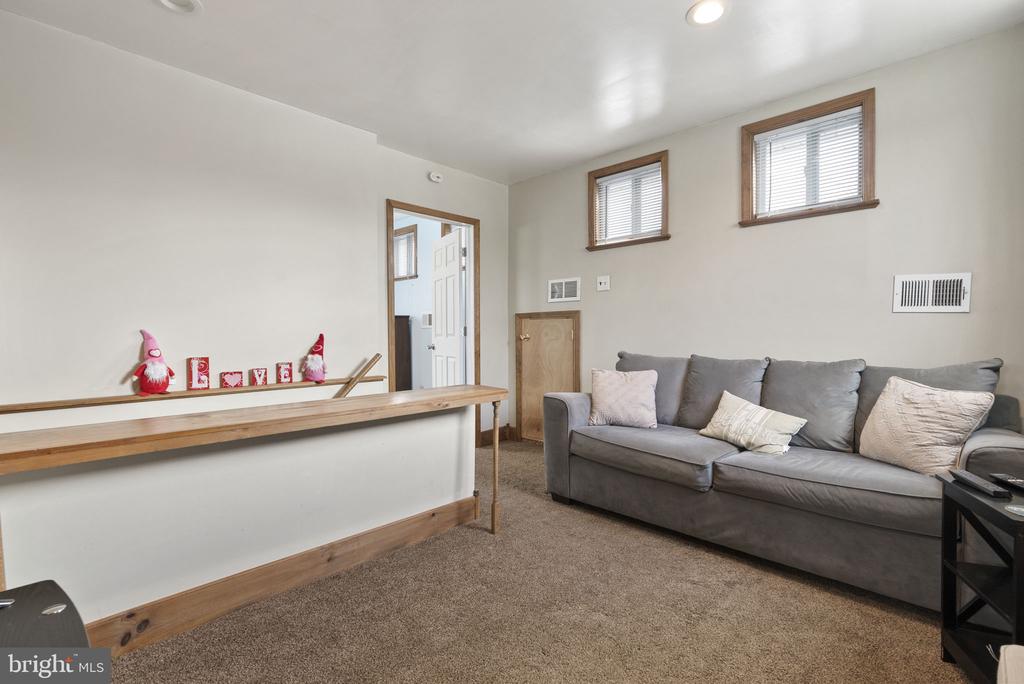 11 ROSE AVENUE
