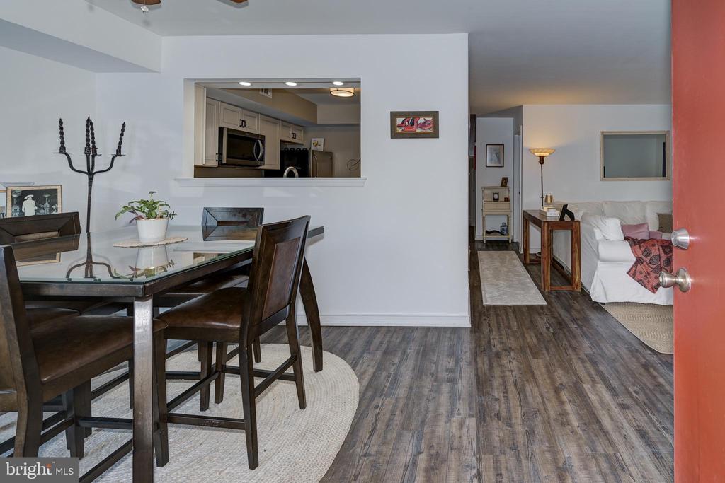 375 WOODLAKE DRIVE