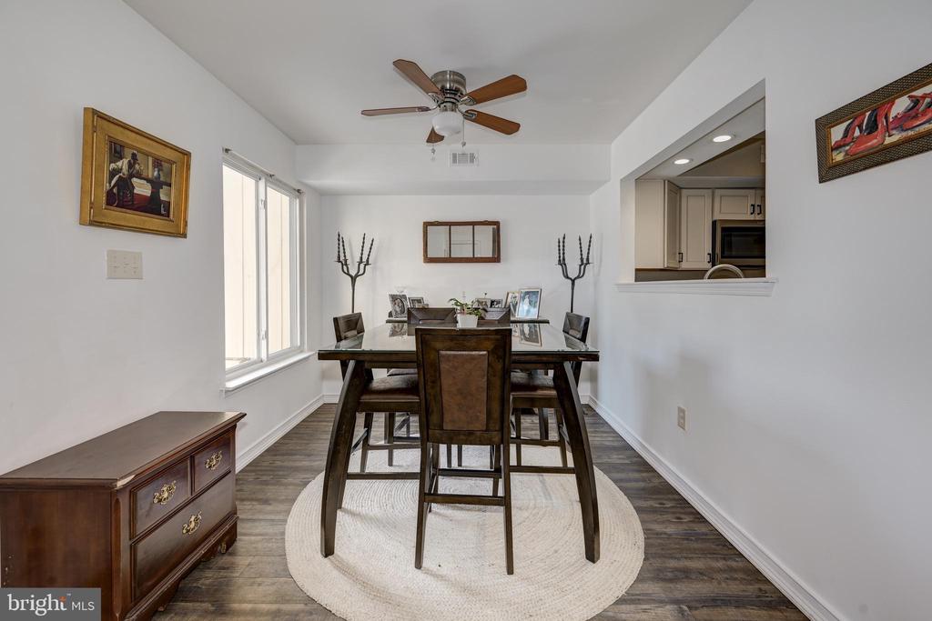 375 WOODLAKE DRIVE