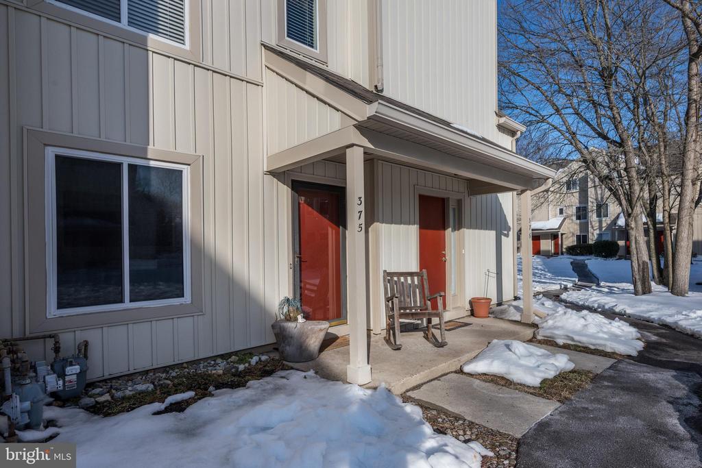 375 WOODLAKE DRIVE