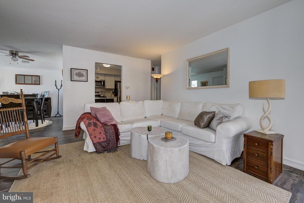 375 WOODLAKE DRIVE