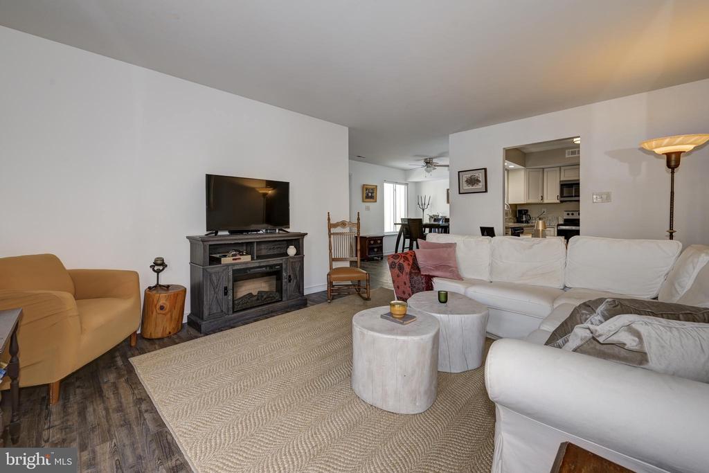 375 WOODLAKE DRIVE