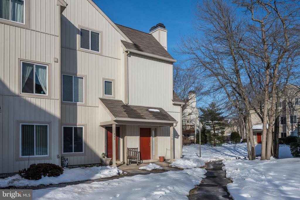 375 WOODLAKE DRIVE