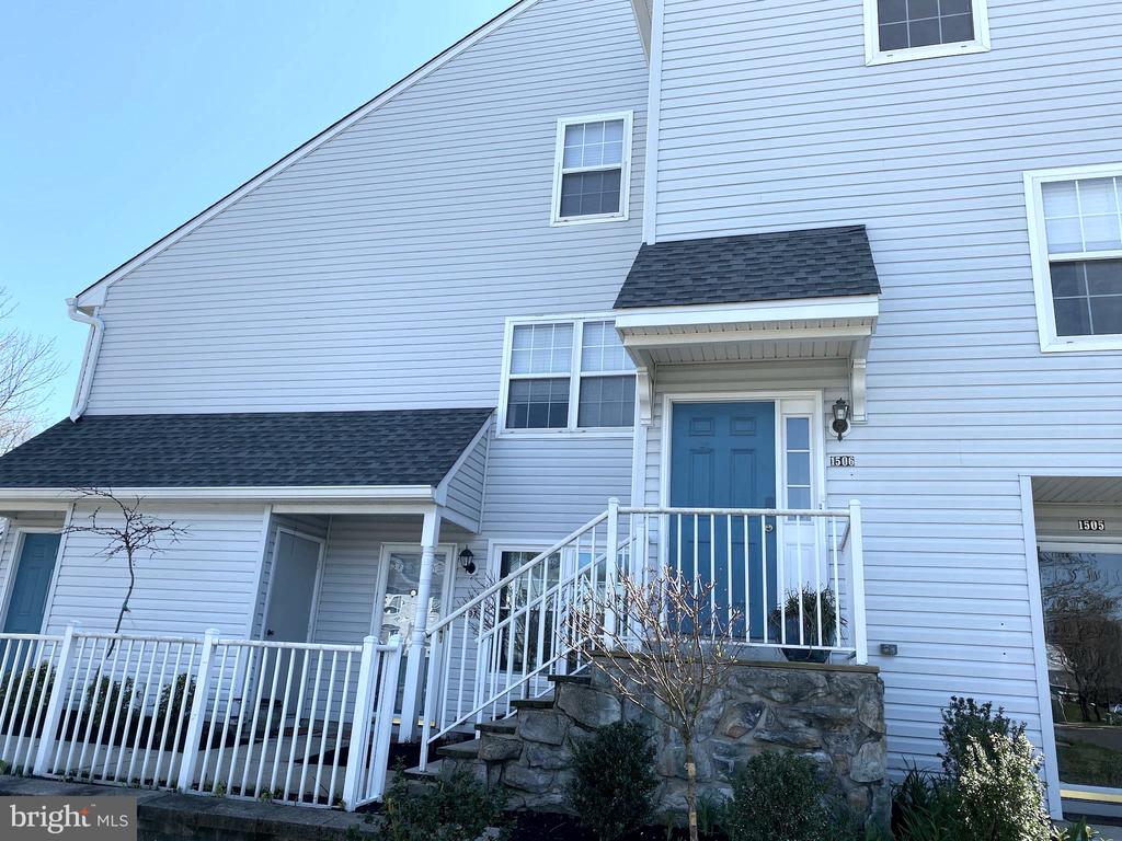 1506 SQUIRREL ROAD