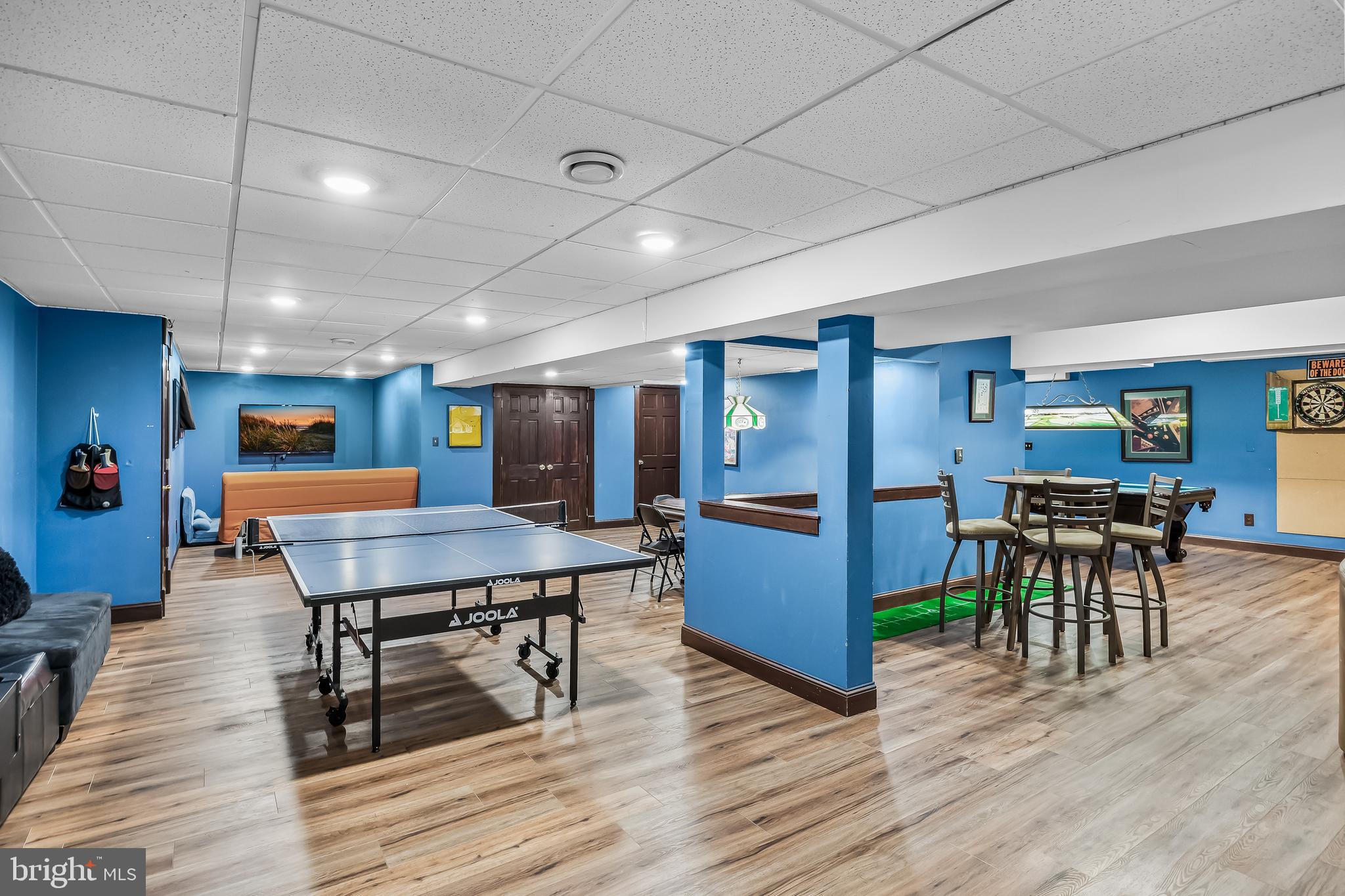 3 S LAKESIDE DRIVE W