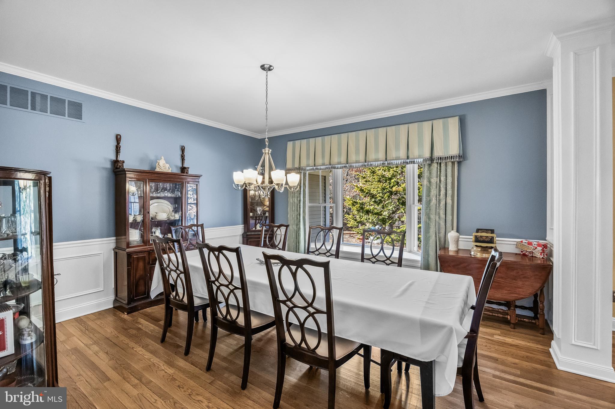 3 S LAKESIDE DRIVE W