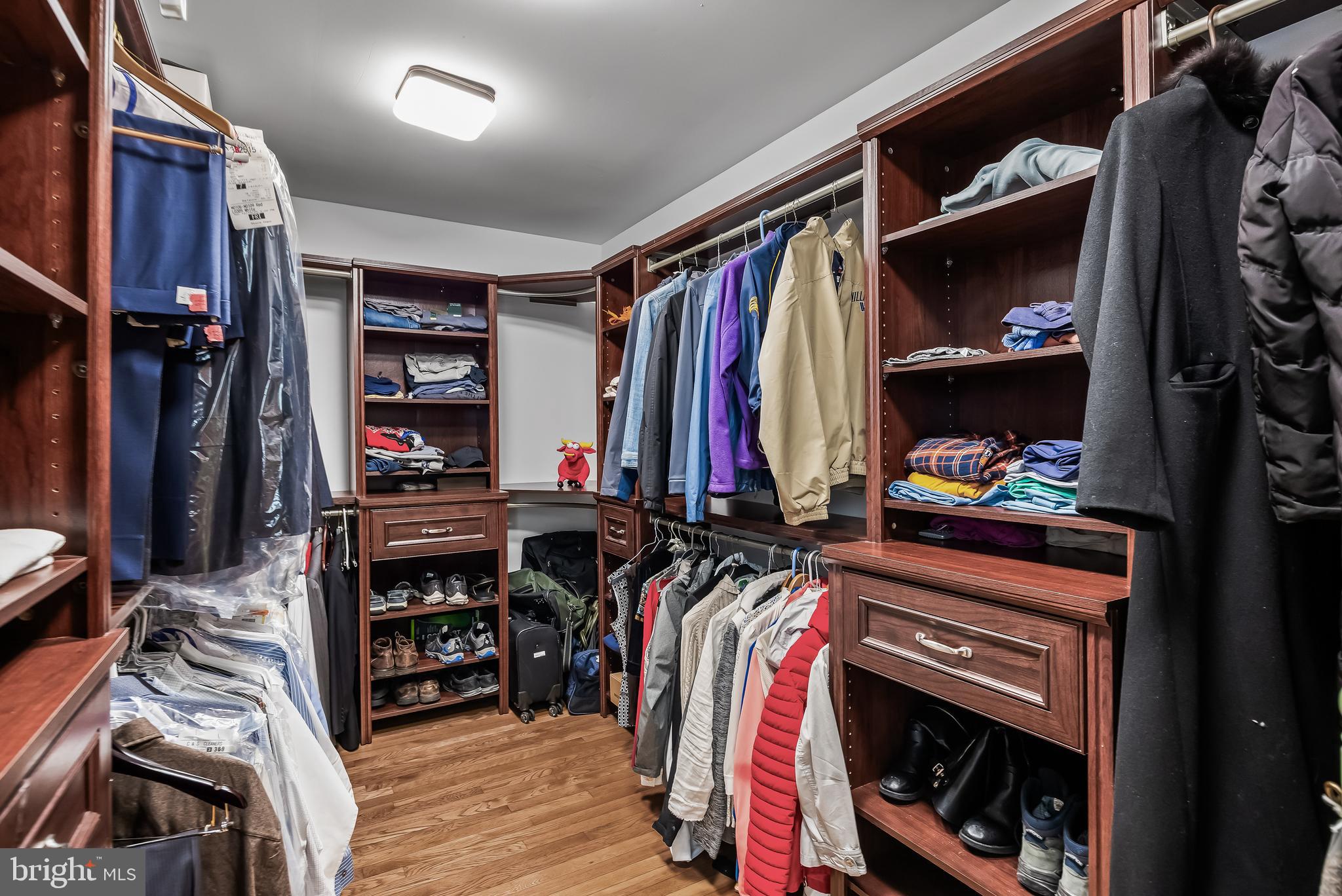 3 S LAKESIDE DRIVE W