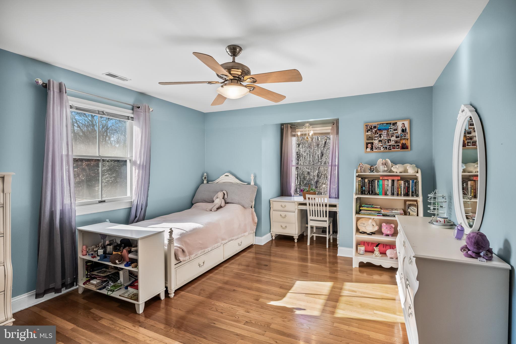 3 S LAKESIDE DRIVE W