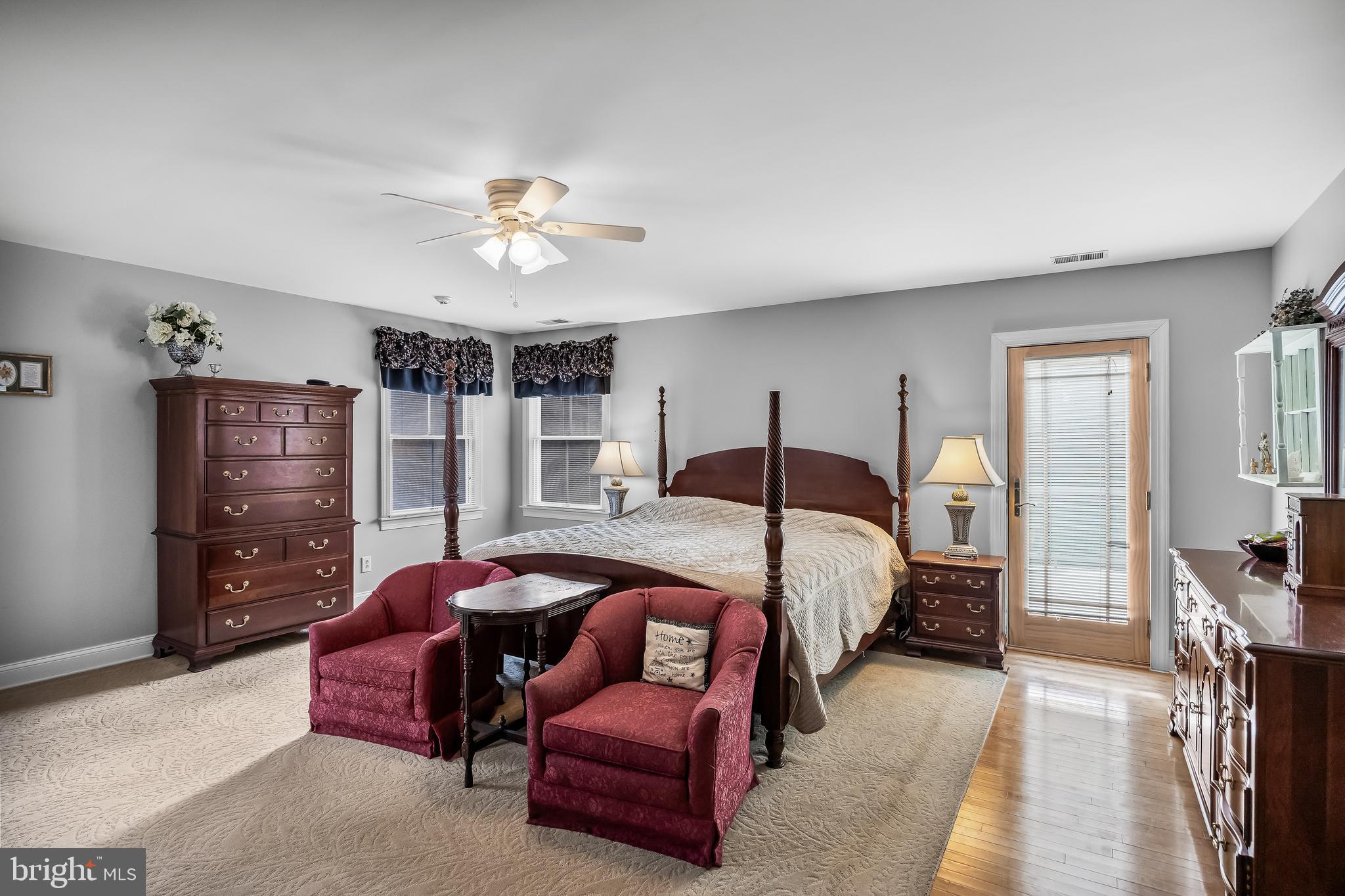 3 S LAKESIDE DRIVE W