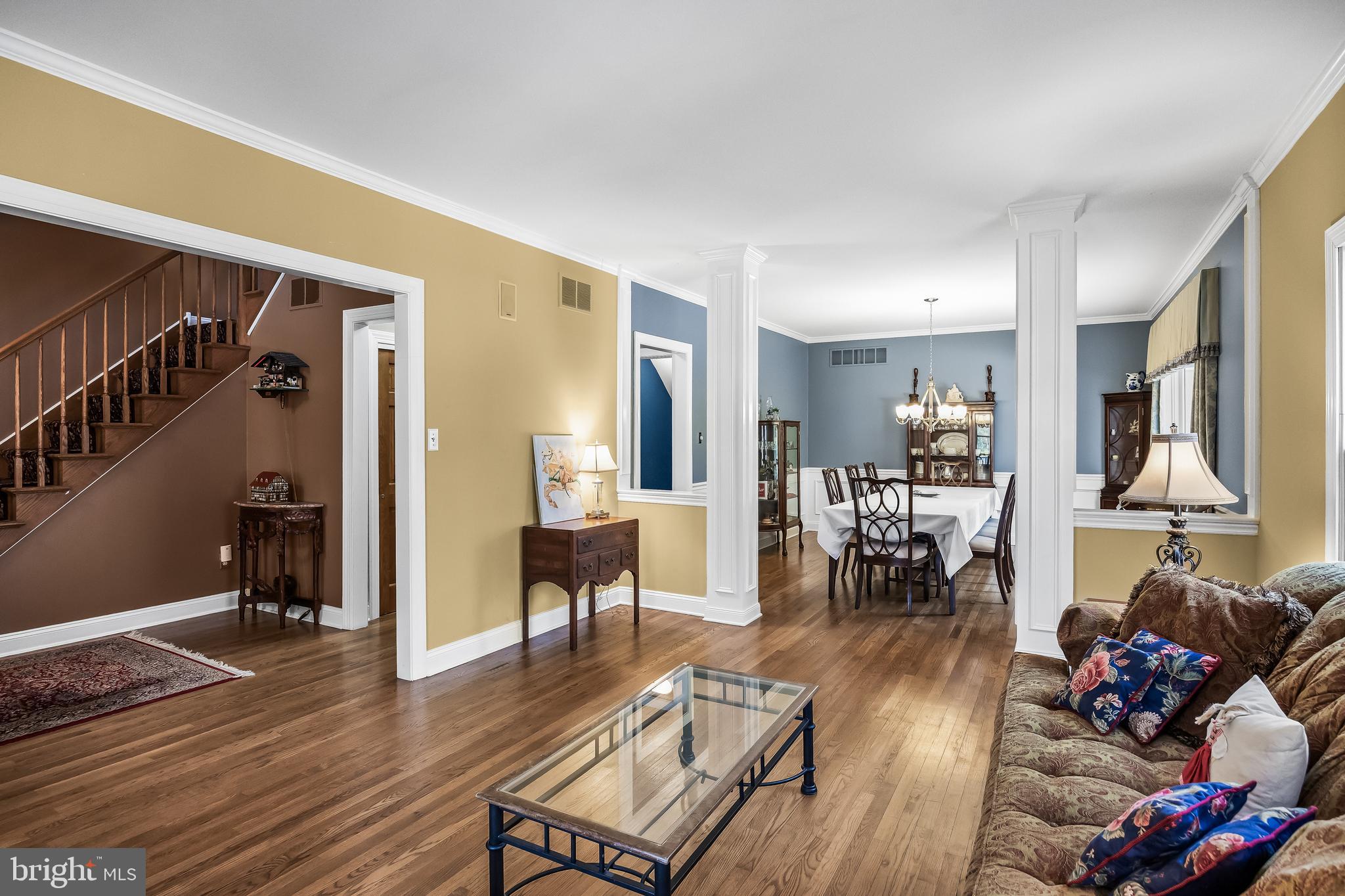 3 S LAKESIDE DRIVE W