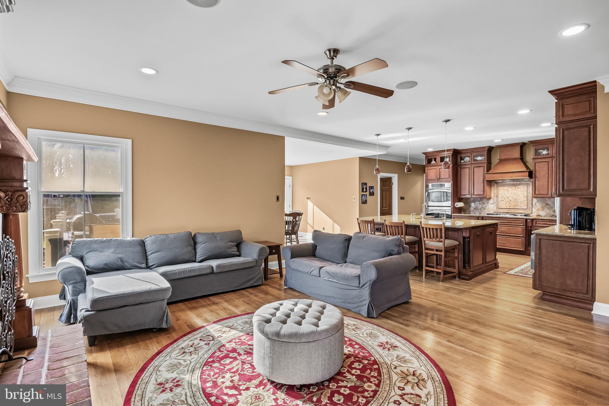 3 S LAKESIDE DRIVE W