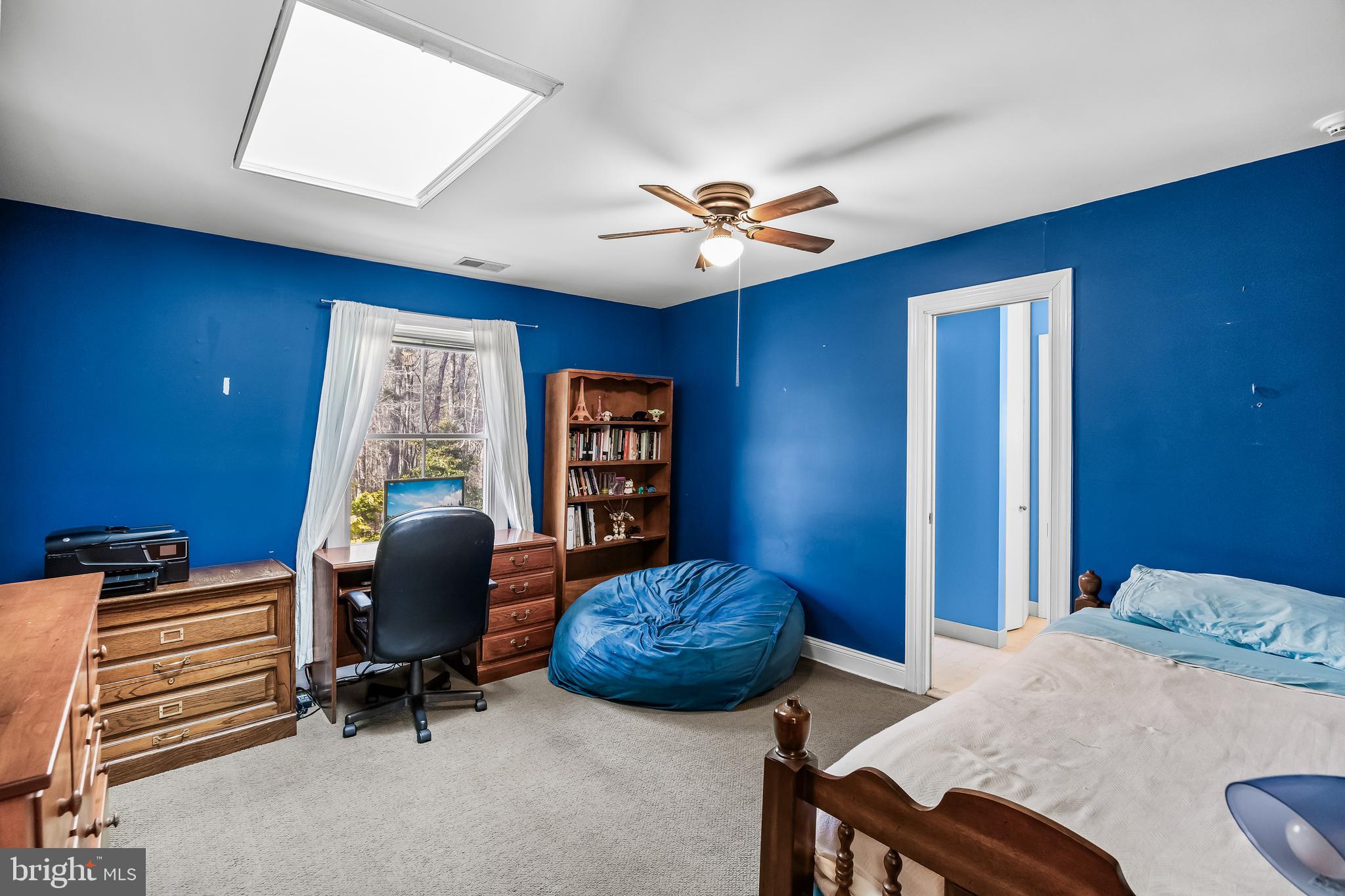 3 S LAKESIDE DRIVE W